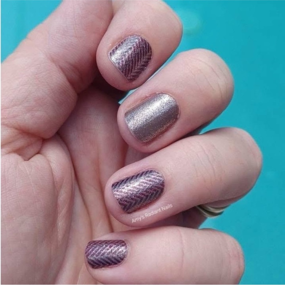 *Exclusive* Color Street: Go With the Workflow | Taupe Herringbone Pink Purple - Picture 2 of 10